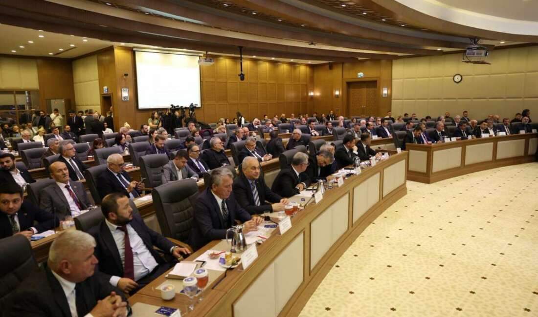 Bursa Büyükşehir Belediye Meclisi’nden şehitlere saygı duruşu Askeri uçağın, Türkiye'ye dönüş