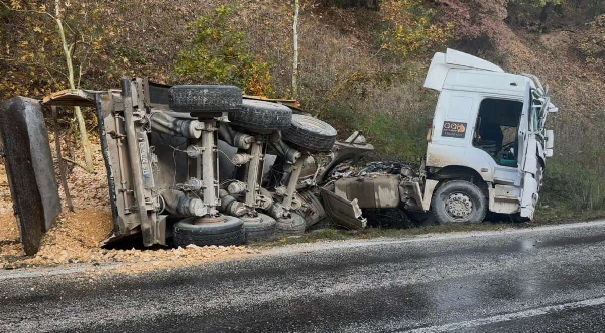 Bursa’da 50 metre arayla iki kaza: Aynı aileden 3 kişi yaralandı