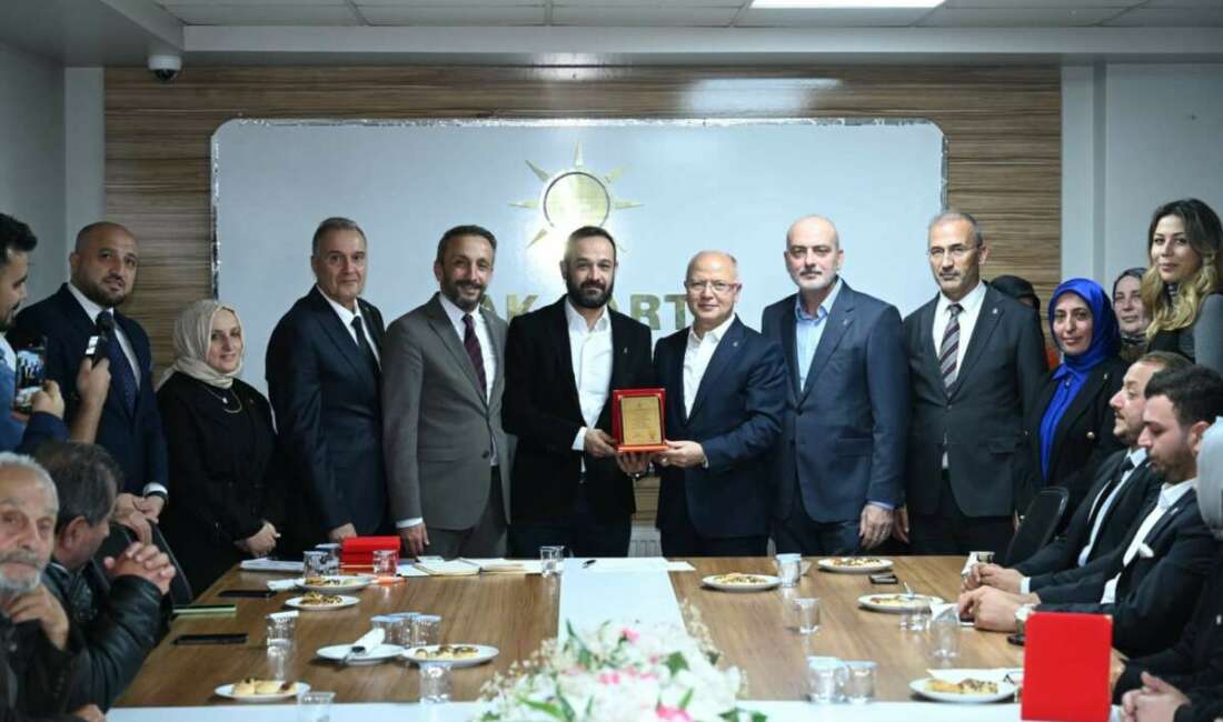 Bursa’da 800 yeni üye AK Parti’ye katıldı AK Parti Bursa İl Başkanı Davut