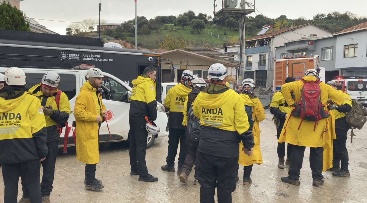 Bursa’da Alzheimer hastası yaşlı adamı arama çalışmaları sürüyor