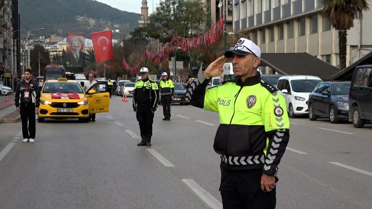 Bursa’da Atatürk duygusal törenlerle anıldı