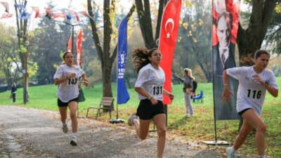 Bursa’da ‘Başöğretmen Atatürk Kros Yarışması’ nefes kesti