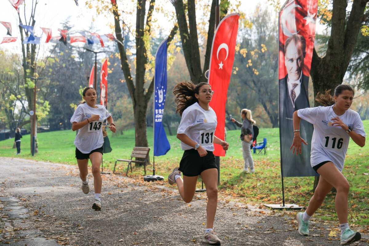 Bursa’da ‘Başöğretmen Atatürk Kros Yarışması’ nefes kesti