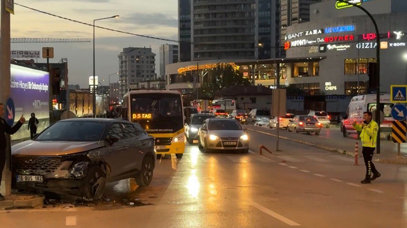 Bursa’da Direğe Çarpan SUV Korkuttu Bursa’nın Nilüfer ilçesi Odunluk