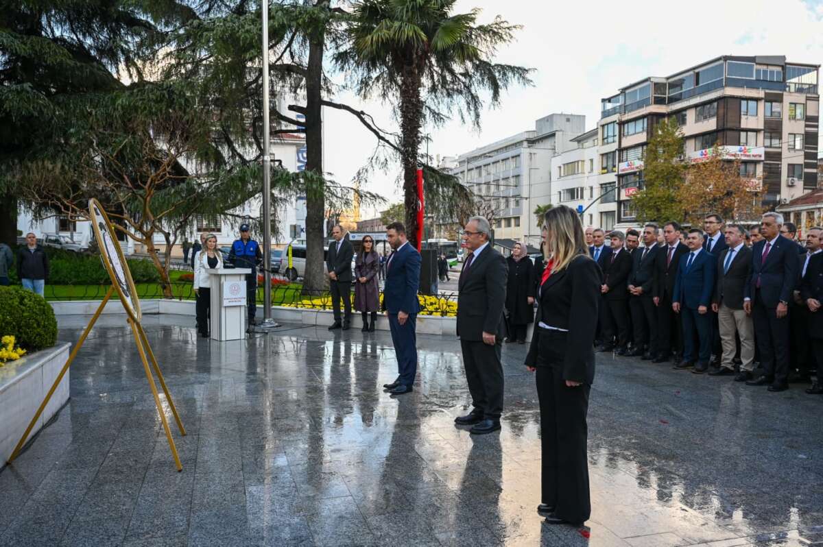 Bursa’da Öğretmenler Günü kutlandı