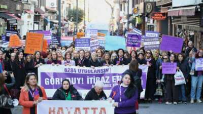 Bursa’da binlerce kadın şiddetsiz bir yaşam, adalet ve eşitlik için yürüdü