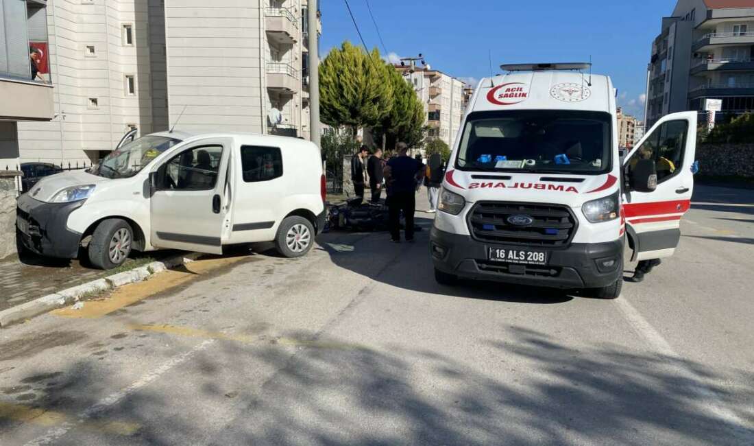 Bursa’da eğitim pistinde feci kaza…Ehliyetsiz genç kuryeye çarptı Bursa’nın Mudanya ilçesinde sürücü