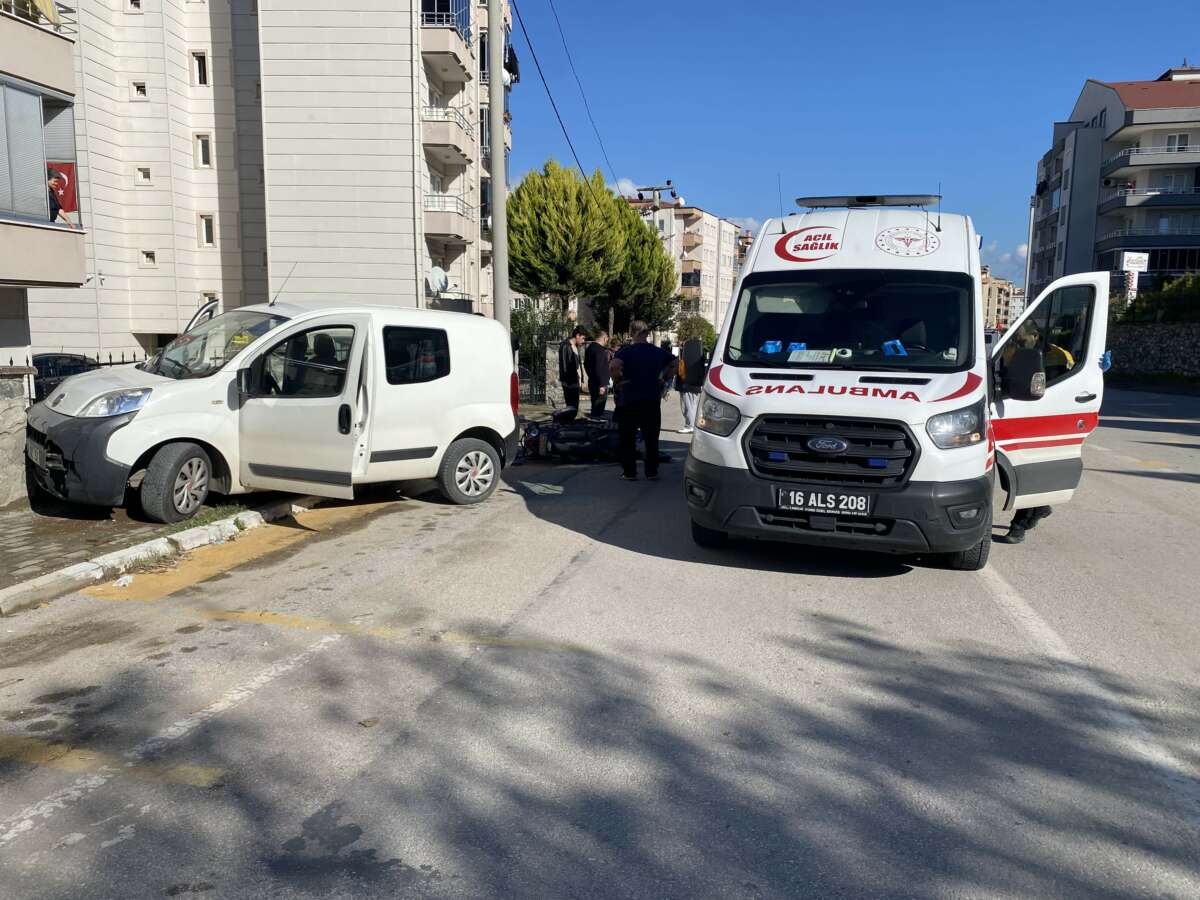 Bursa’da eğitim pistinde feci kaza…Ehliyetsiz genç kuryeye çarptı