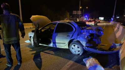 Bursa’da feci kaza: Bariyere çarpıp takla attı, 2 yaralı