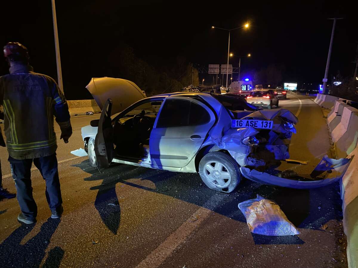 Bursa’da feci kaza: Bariyere çarpıp takla attı, 2 yaralı