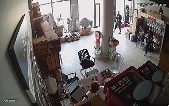 Bursa’da hissedilen deprem anı kameraya yansıdı Balıkesir’in Sındırgı ilçesinde meydana