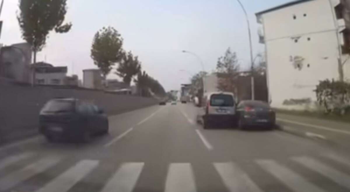 Bursa’da kazalar araç kamerasına yansıdı