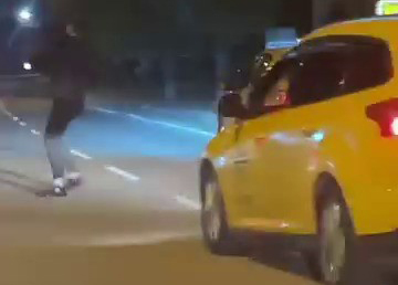 Bursa’da korsan taşımacılık yapan sürücüyü taksiciler kovaladı Bursa'da taksi sürücüleri, korsan