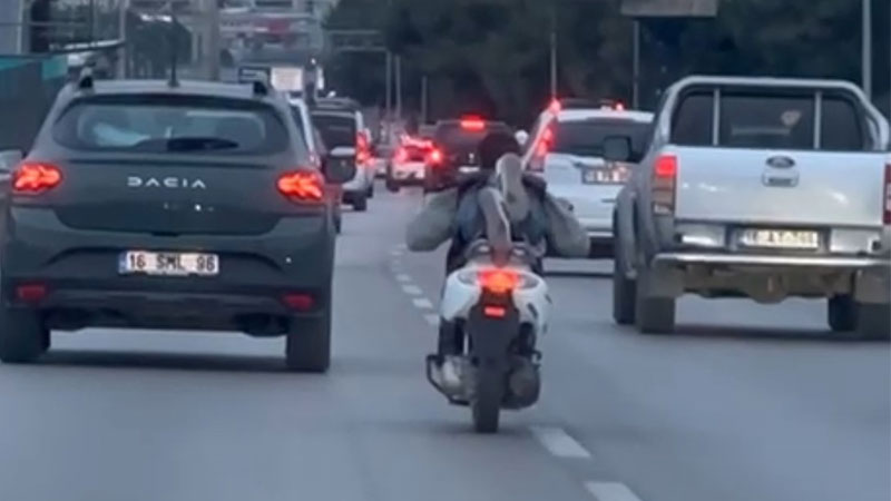 Bursa’da motosikletli maganda trafiği birbirine kattı