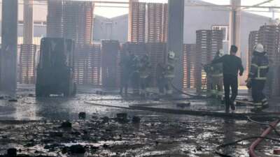 Bursa’da palet fabrikası alevlere teslim oldu