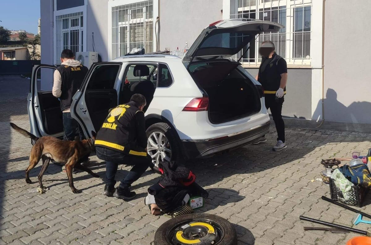 Bursa’da polisin şüphe üzerine durduğu araçtan uyuşturucu çıktı