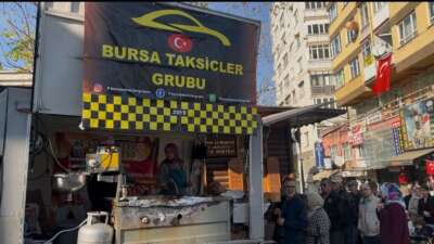 Bursa’da taksicilerden şehitler için anlamlı hayır