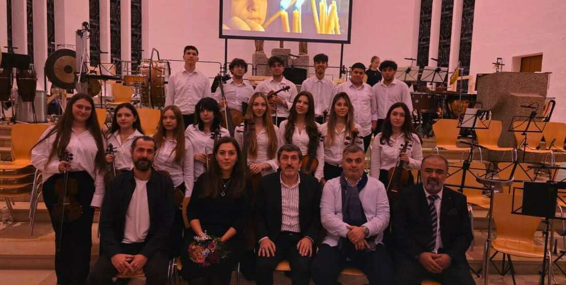 Bursalı öğrenciler, Almanya’da ayakta alkışlandı Almanya’nın Meckenbeuren kentinde 25