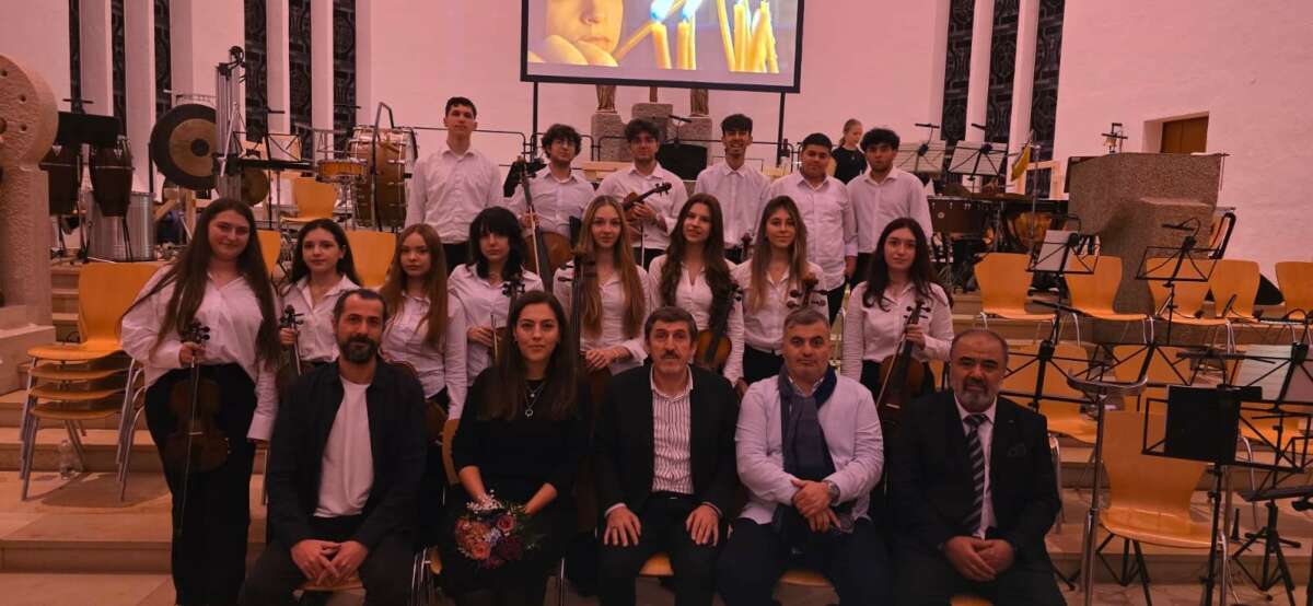 Bursalı öğrenciler, Almanya’da ayakta alkışlandı