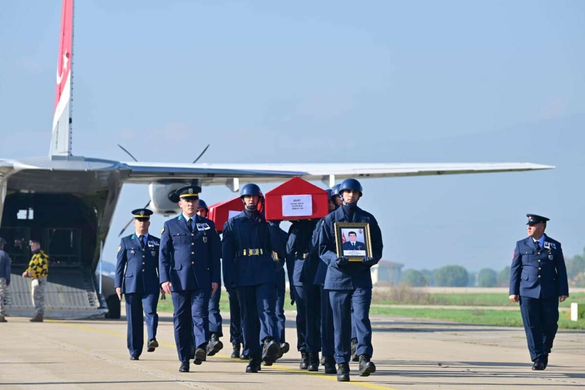 Bursalı şehitler Yenişehir Havalimanı’na getirildi