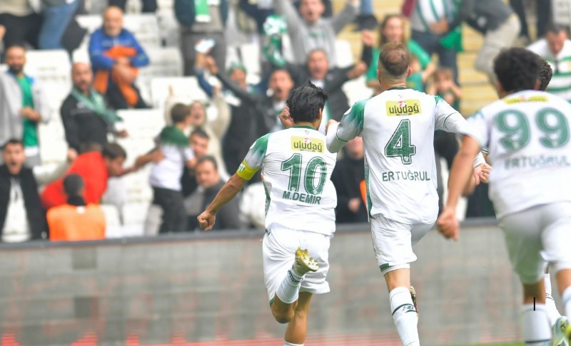 Bursaspor evinde son dakika golüyle kazandı: 2-1