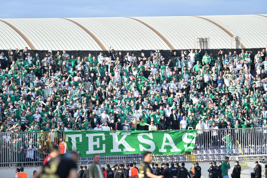 Bursasporlu futbolculara taraftardan hem uyarı hem destek