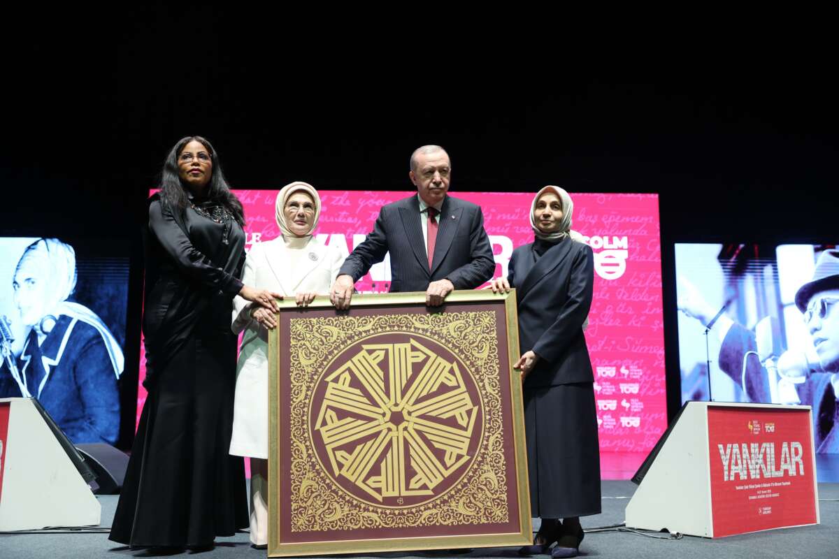 Cumhurbaşkanı Erdoğan, “Türkiye’de uyuyanları uyandırmaya bir şule yetmiştir”