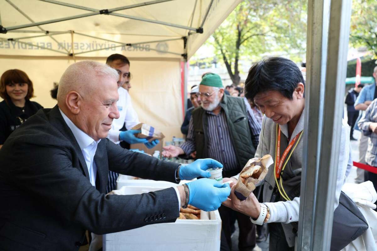 Cantık Günü’nde uzun kuyruklar: Turistler tadına hayran kaldı