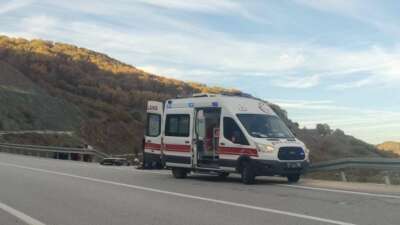 Bilecik'te kontrolden çıkarak elektrik direğine