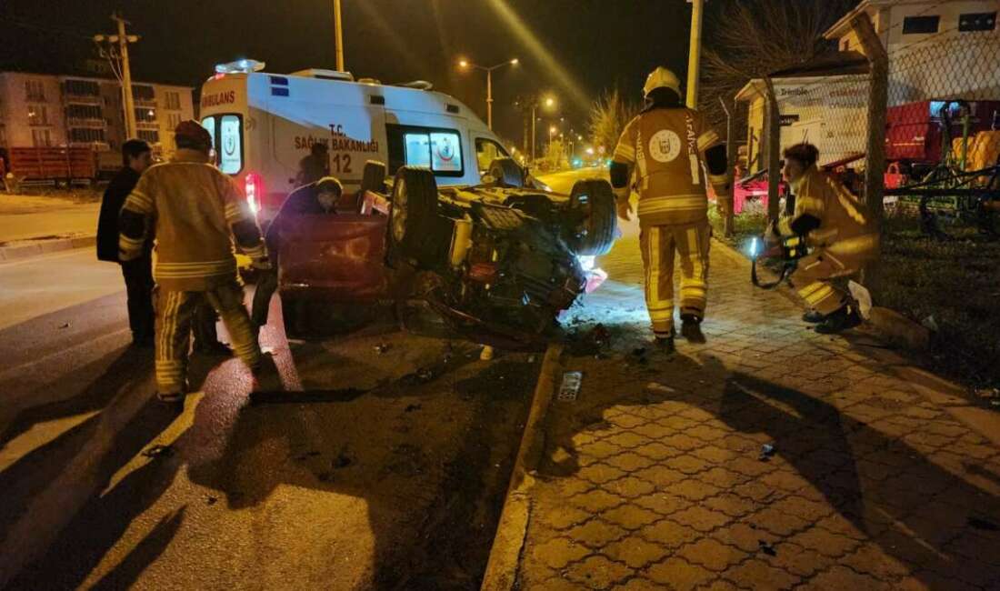 Bursa'da hızla gelen otomobil,