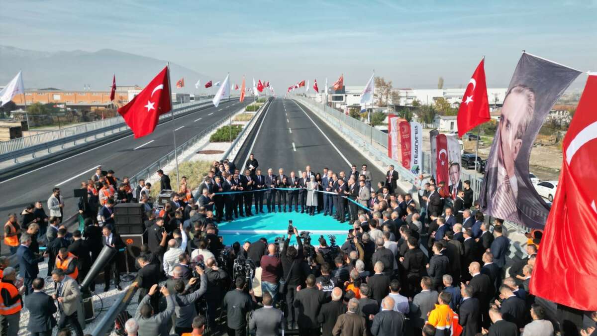 İnegöl’ün doğu kapısının giriş kavşağı törenle açıldı