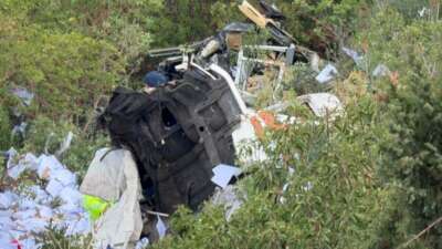 İznik-Yenişehir yolunda tır uçurumdan yuvarlandı: 2 ölü