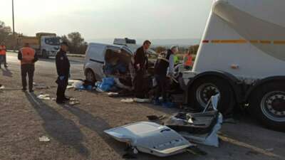 Ankara’nın Kahramankazan ilçesinde yol kenarında