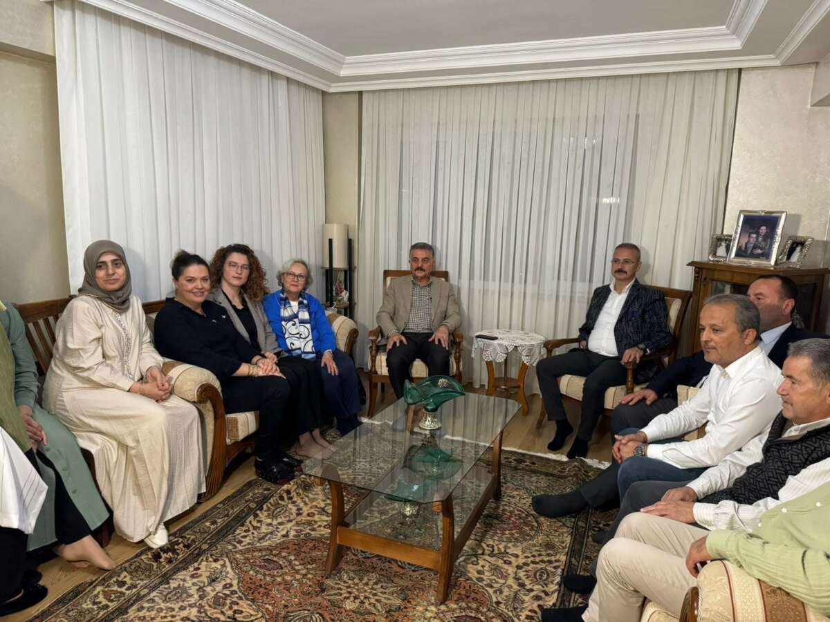 MHP, “Terörsüz Türkiye” hedefiyle kapı kapı vatandaşla buluşuyor