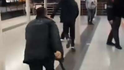 Bursa'da metro istasyonunda güvenlik görevlisi