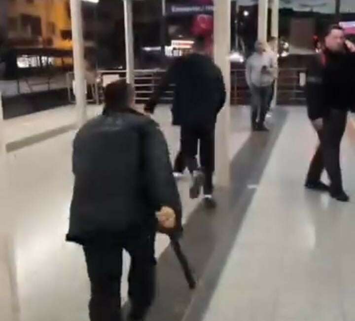 Metroda yumruklu kavga! Bursa'da metro istasyonunda güvenlik