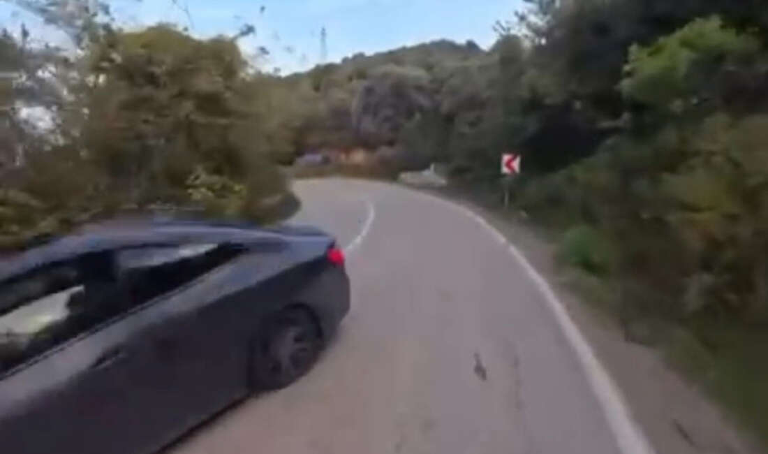 Motosikletlinin saniyelerle ölümden kurtulduğu anlar kameraya yansıdı Bursa Gemlik yolu üzerinde seyir