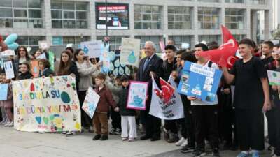 Nilüferli çocuklardan ‘gelecek’ için anlamlı yürüyüş