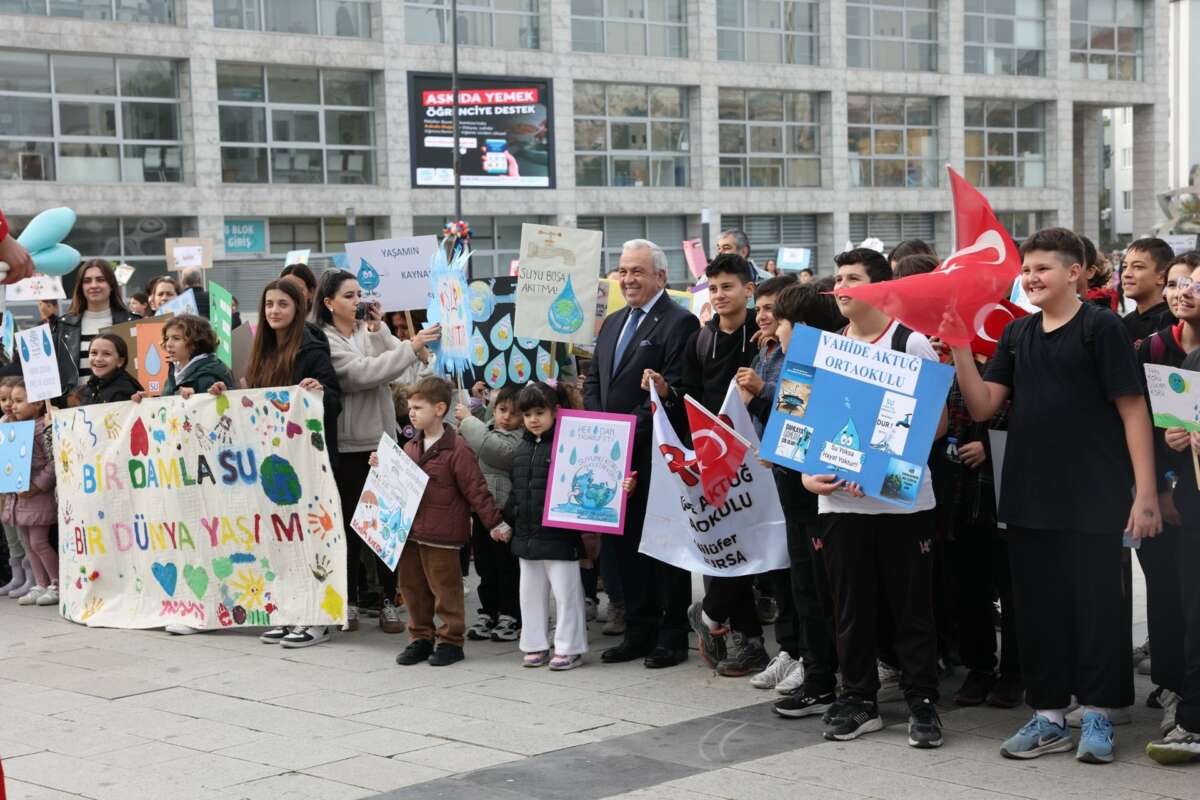 Nilüferli çocuklardan ‘gelecek’ için anlamlı yürüyüş