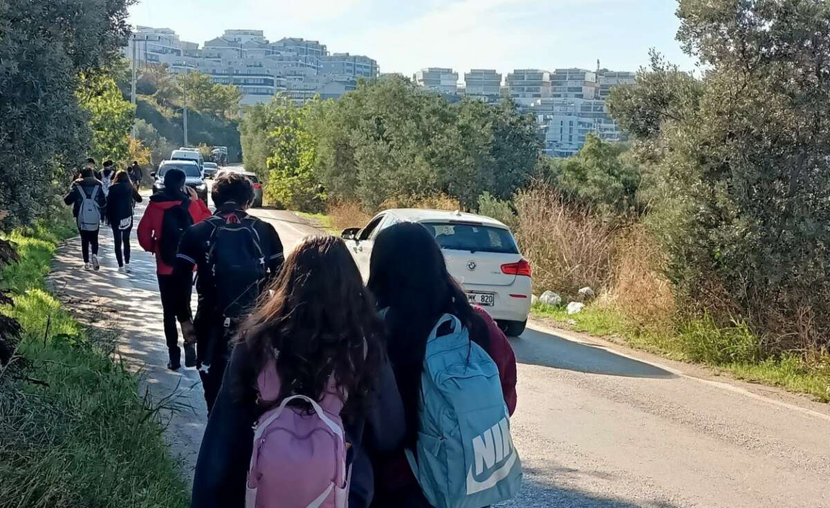 Öğrenciler, dersten çok nasıl gelip gideceğini düşünüyor