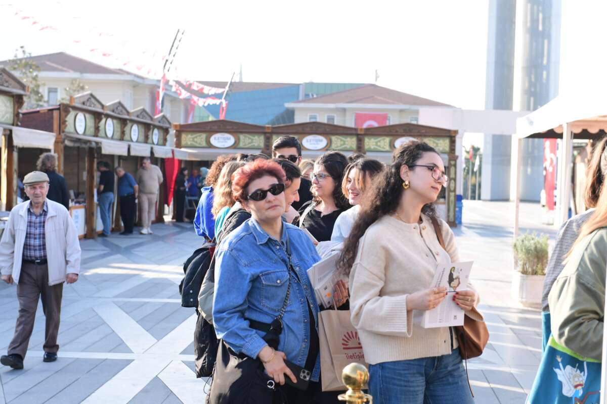 Osmangazi Kitap Fuarı’na ilgi artarak devam ediyor