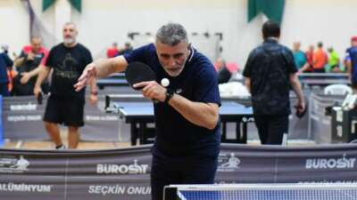 Osmangazi Belediyesi’nin destekleriyle Bursa Veteran Masa Tenisçileri