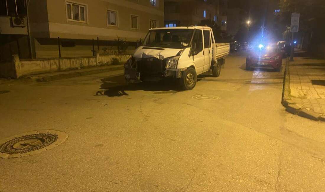 Otobüs ile kamyonet çarpıştı: Şans eseri yaralanan olmadı Bursa'nın Mudanya ilçesi Güzelyalı