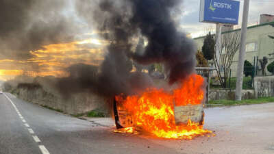 Otomobil, alev topuna döndü