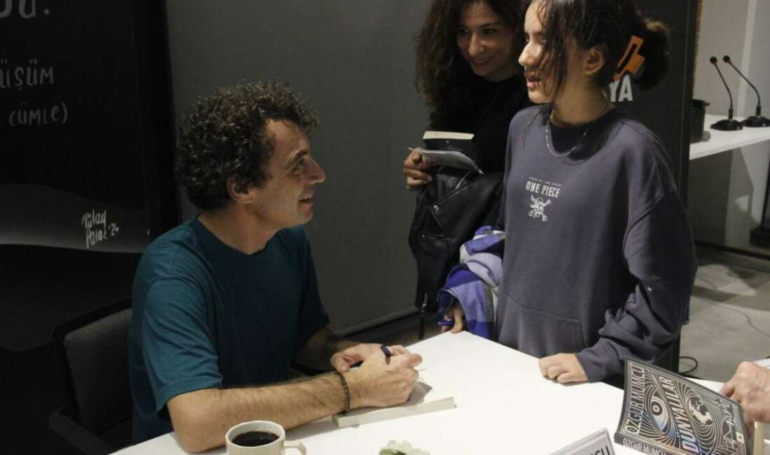 Özgür Mumcu Nilüfer’de okurlarıyla buluştu Nilüfer Belediyesi’nin düzenlediği “Koza