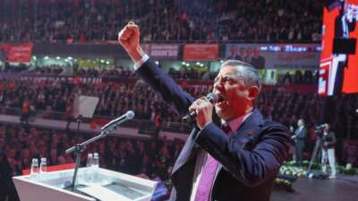 Özgür Özel yeniden CHP Genel Başkanı seçildi