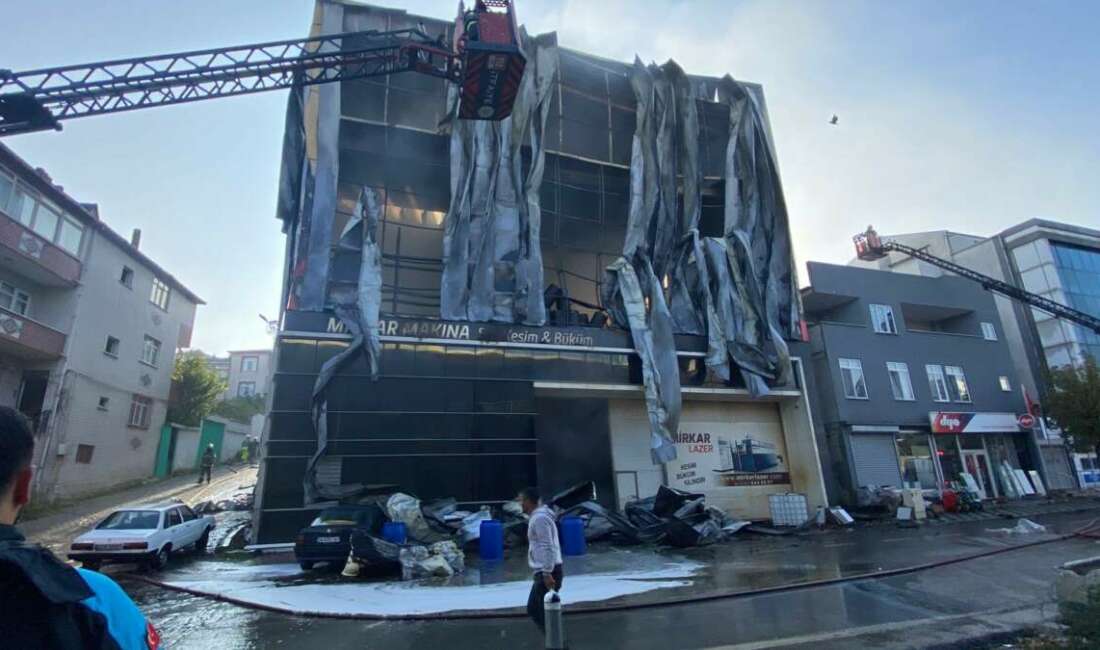 Parfüm dolum tesisinde çıkan yangıda 6 işçinin içeride olduğu iddia edildi Kocaeli'nin Dilovası ilçesinde parfüm