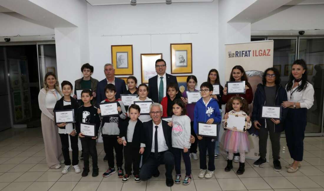 Rıfat Ilgaz’ın Öksüz Civciv’i çocukların karikatürlerinde hayat buldu “Yılın Yazarı Rıfat Ilgaz”