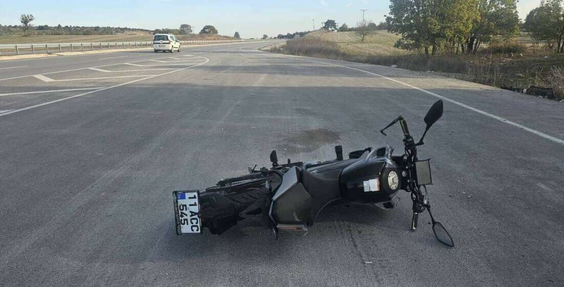 Seyir halindeki motosiklet önüne çıkan köpeğe çarptı: 2 yaralı Bilecik'te seyir halindeyken aniden