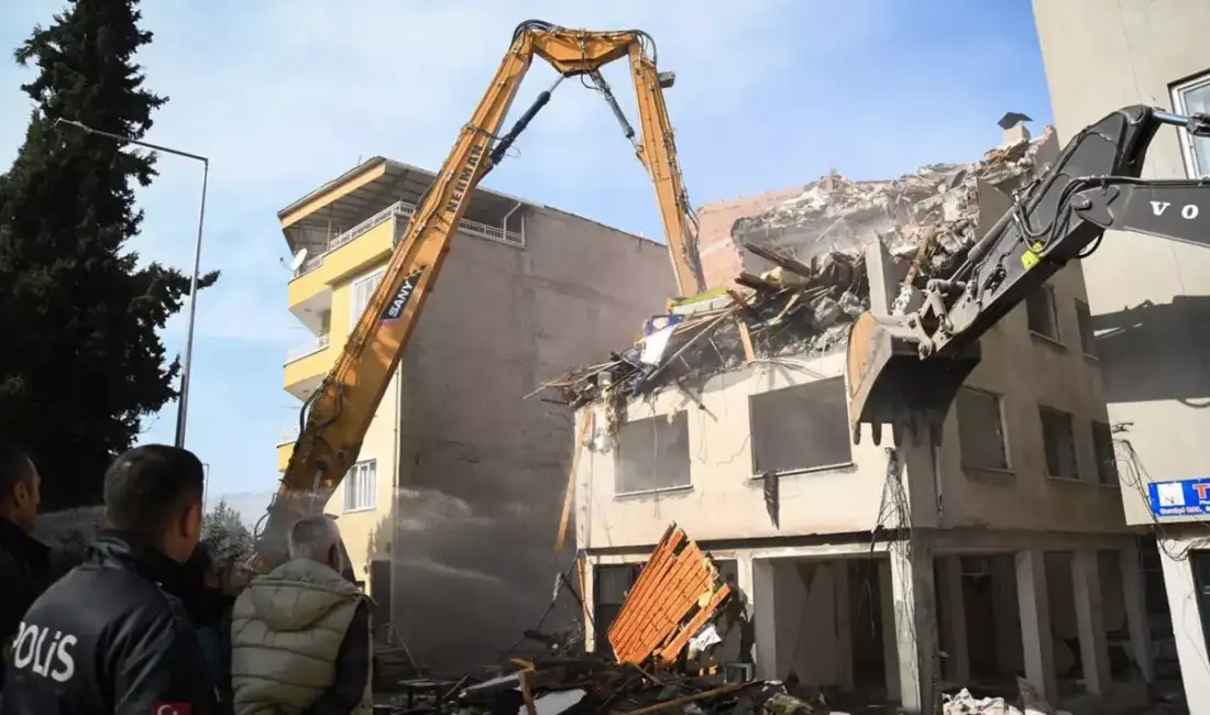 Sındırgı “Genel Hayata Etkili Afet Bölgesi” ilan edildi Balıkesir’in Sındırgı ilçesinde 10